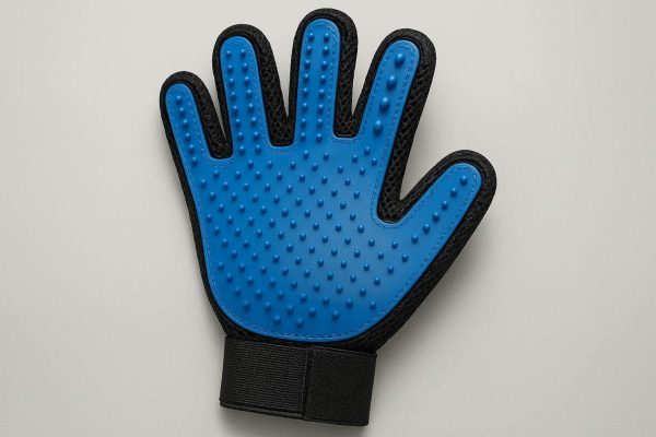 Enhanced Five Finger Design Pet Deshedding Glove For Hard To Reach Areas And Sensitive Skin Care